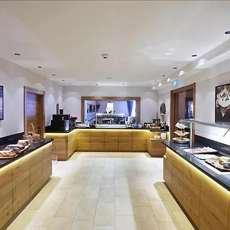 Hotel-gasthof Zur Schoenen Aussicht מלון סנט יוהן אין טירול
