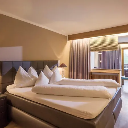 Hotel-gasthof Zur Schoenen Aussicht סנט יוהן אין טירול
